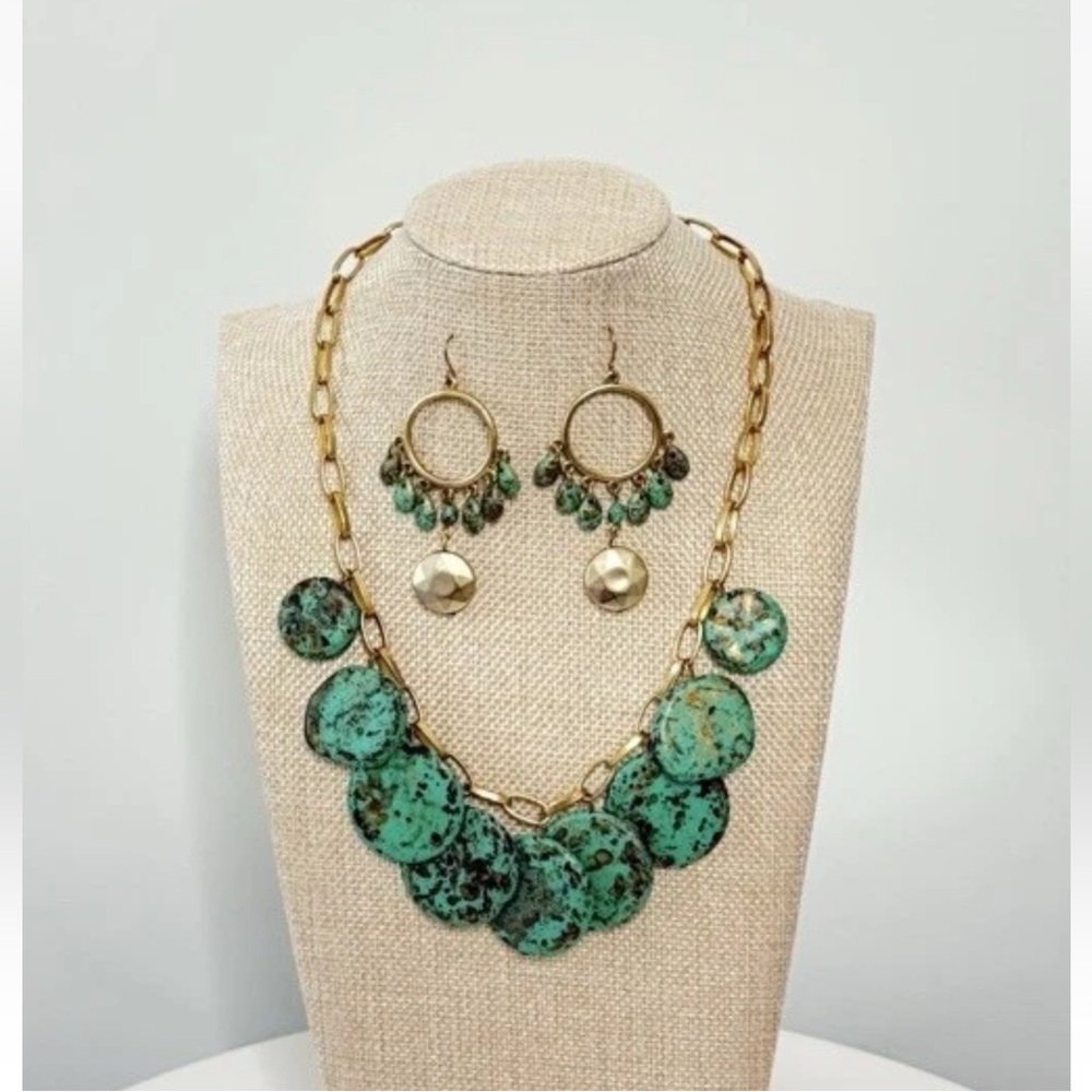 Green Multi Stone Gold Necklace and Earrings Set.